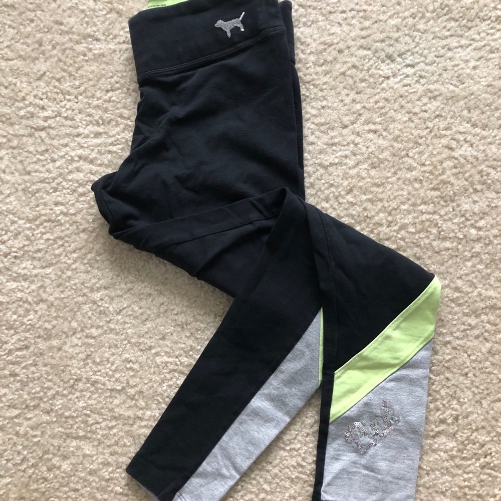 VS pink yoga crops